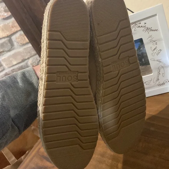 Naturalizer Tan Flats - Picture 5 of 5